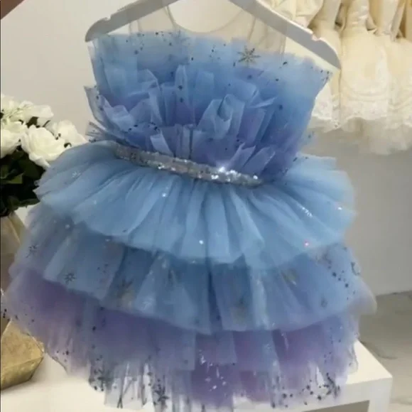 New dress, size 9-12 months. Didn’t use it. Hand maid! Elegant baby girl dress. Dresses